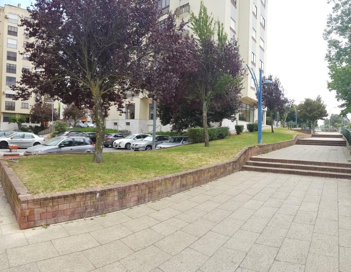 Ferienwohnung Enjoy Lisbon Cascais Sintra 1200 Metres To Metro Blue Line Sintra Rail Line Free Parking Amadora Exterior foto