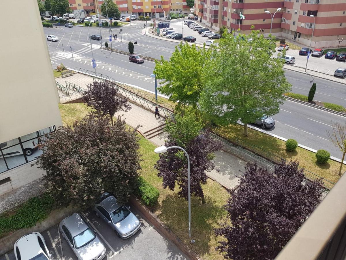 Ferienwohnung Enjoy Lisbon Cascais Sintra 1200 Metres To Metro Blue Line Sintra Rail Line Free Parking Amadora Exterior foto