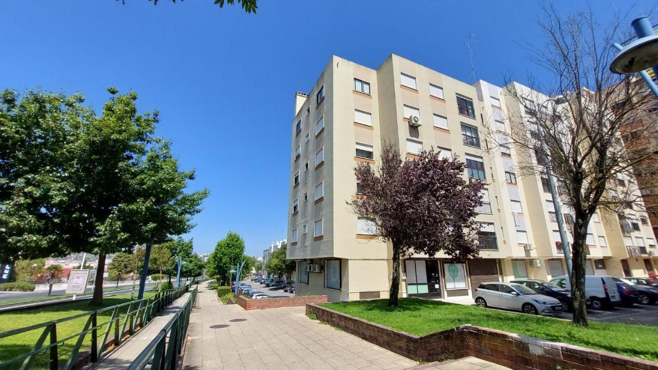 Ferienwohnung Enjoy Lisbon Cascais Sintra 1200 Metres To Metro Blue Line Sintra Rail Line Free Parking Amadora Exterior foto