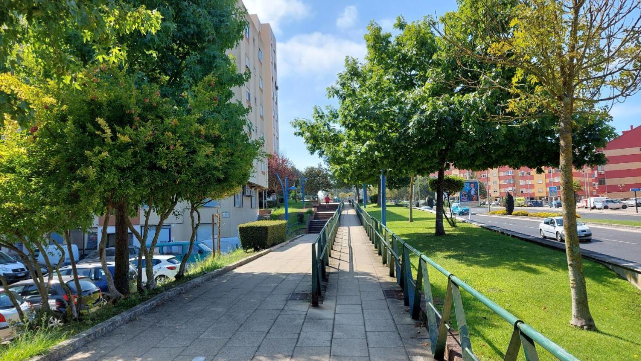 Ferienwohnung Enjoy Lisbon Cascais Sintra 1200 Metres To Metro Blue Line Sintra Rail Line Free Parking Amadora Exterior foto