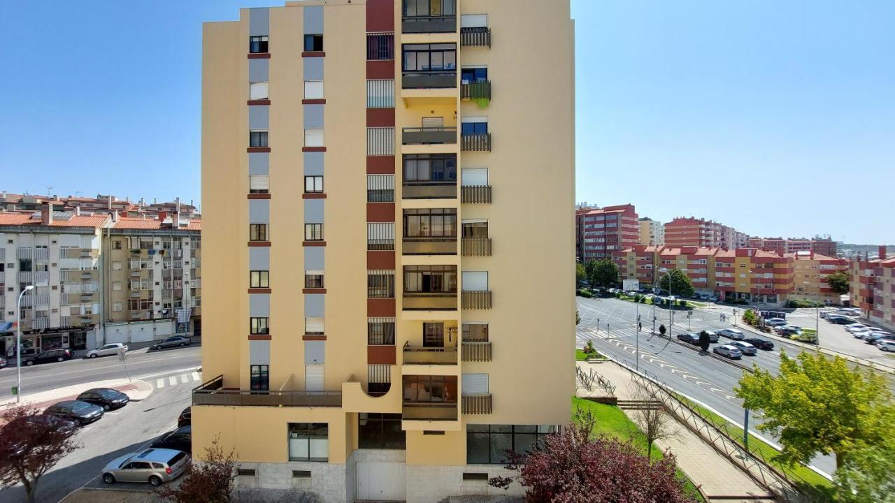 Ferienwohnung Enjoy Lisbon Cascais Sintra 1200 Metres To Metro Blue Line Sintra Rail Line Free Parking Amadora Exterior foto