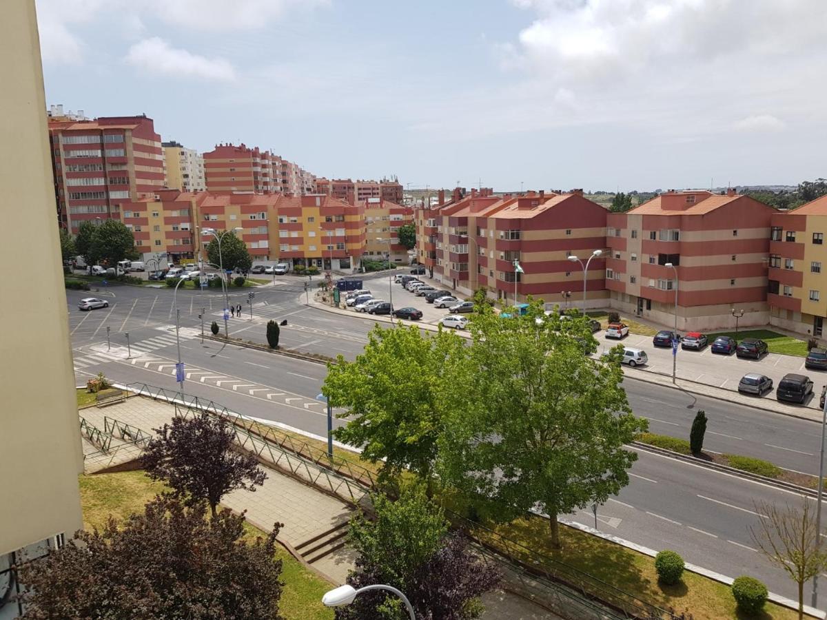 Ferienwohnung Enjoy Lisbon Cascais Sintra 1200 Metres To Metro Blue Line Sintra Rail Line Free Parking Amadora Exterior foto