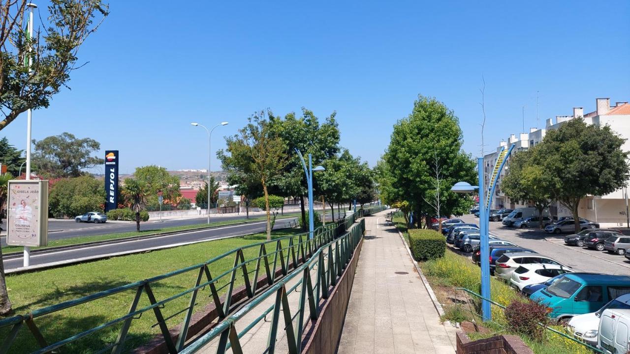 Ferienwohnung Enjoy Lisbon Cascais Sintra 1200 Metres To Metro Blue Line Sintra Rail Line Free Parking Amadora Exterior foto