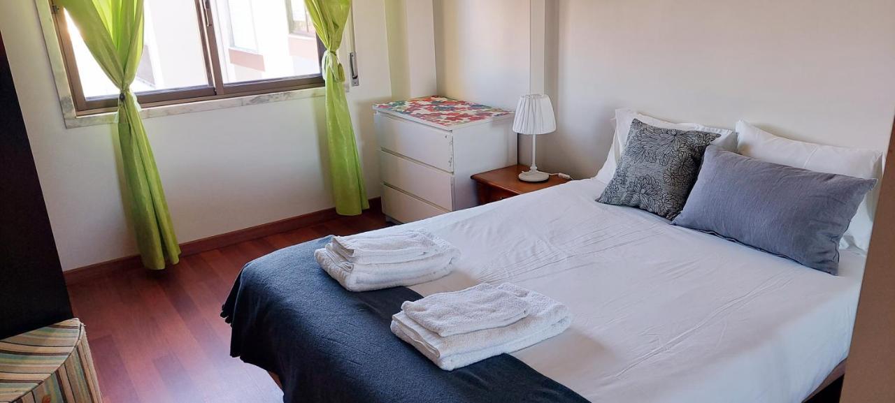 Ferienwohnung Enjoy Lisbon Cascais Sintra 1200 Metres To Metro Blue Line Sintra Rail Line Free Parking Amadora Exterior foto