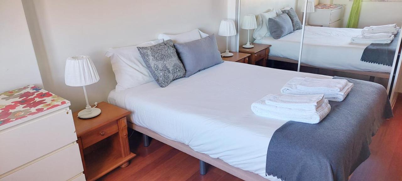 Ferienwohnung Enjoy Lisbon Cascais Sintra 1200 Metres To Metro Blue Line Sintra Rail Line Free Parking Amadora Exterior foto