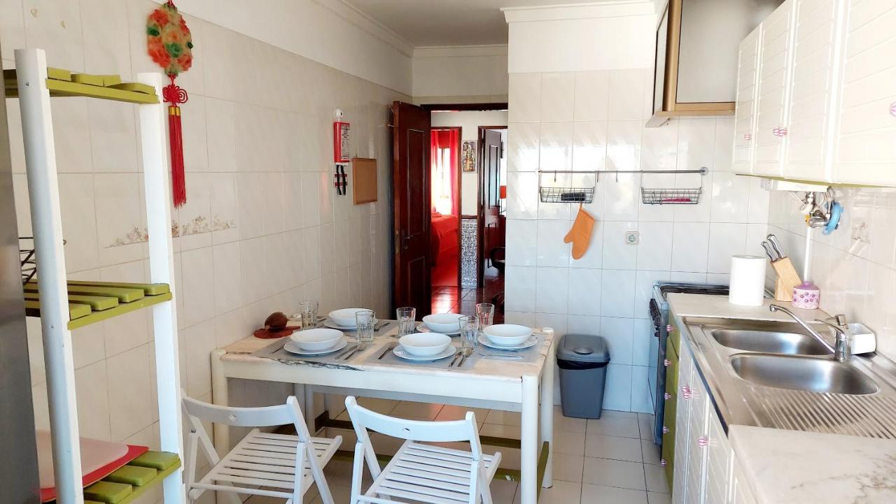 Ferienwohnung Enjoy Lisbon Cascais Sintra 1200 Metres To Metro Blue Line Sintra Rail Line Free Parking Amadora Exterior foto