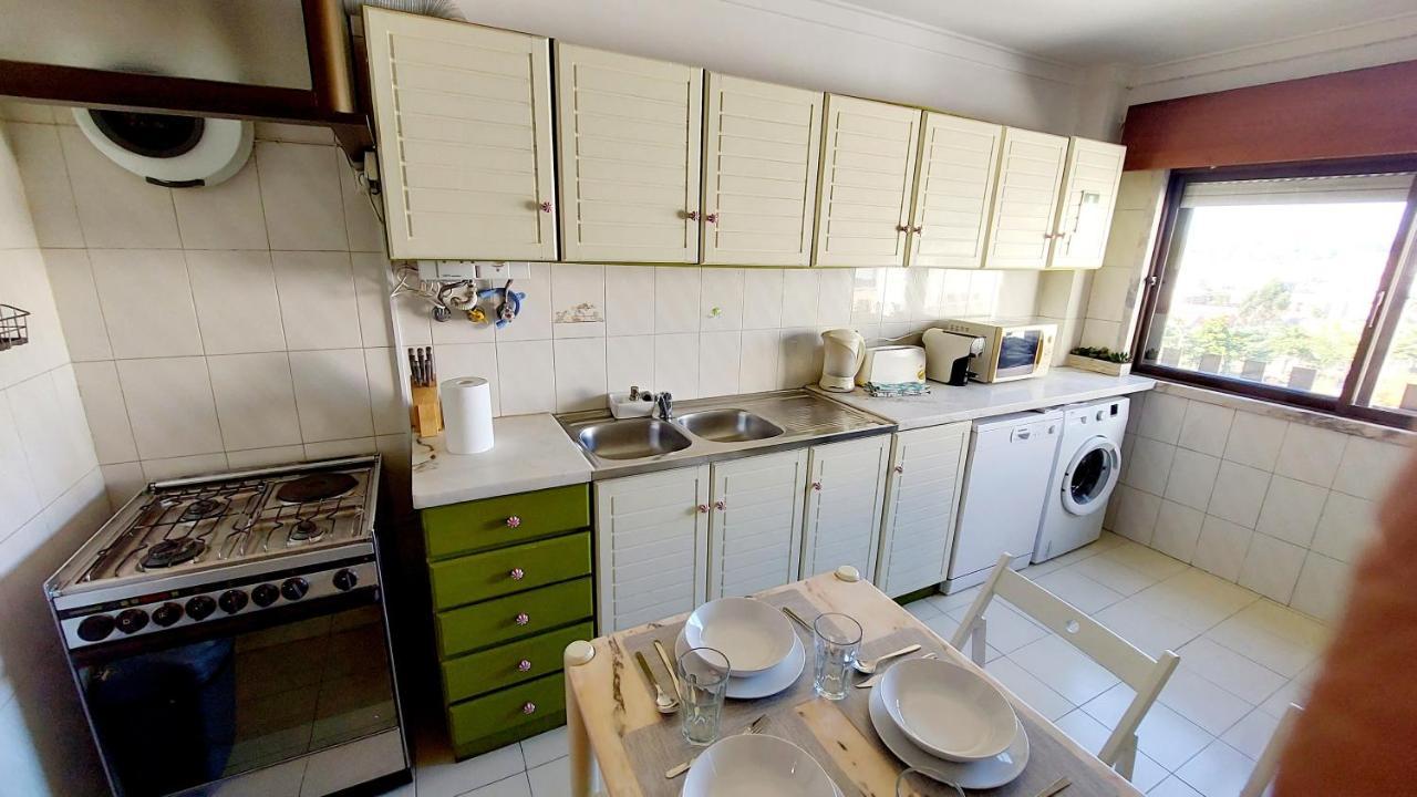 Ferienwohnung Enjoy Lisbon Cascais Sintra 1200 Metres To Metro Blue Line Sintra Rail Line Free Parking Amadora Exterior foto