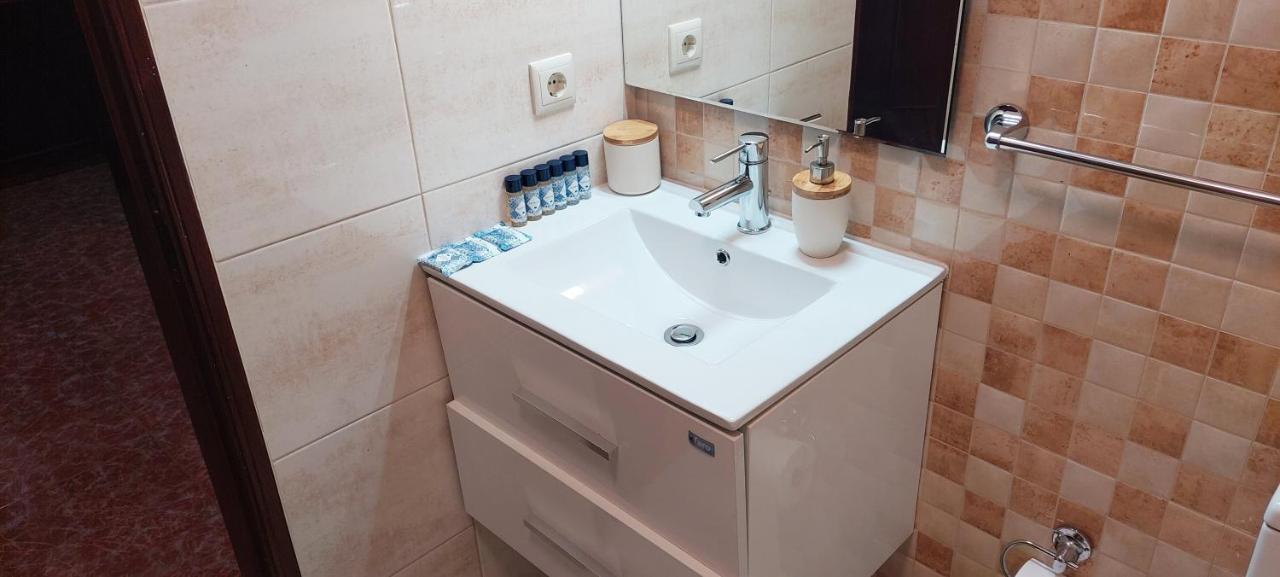 Ferienwohnung Enjoy Lisbon Cascais Sintra 1200 Metres To Metro Blue Line Sintra Rail Line Free Parking Amadora Exterior foto