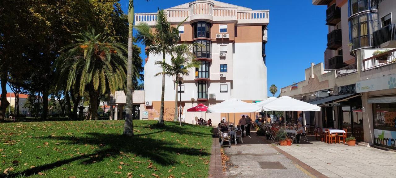 Ferienwohnung Enjoy Lisbon Cascais Sintra 1200 Metres To Metro Blue Line Sintra Rail Line Free Parking Amadora Exterior foto
