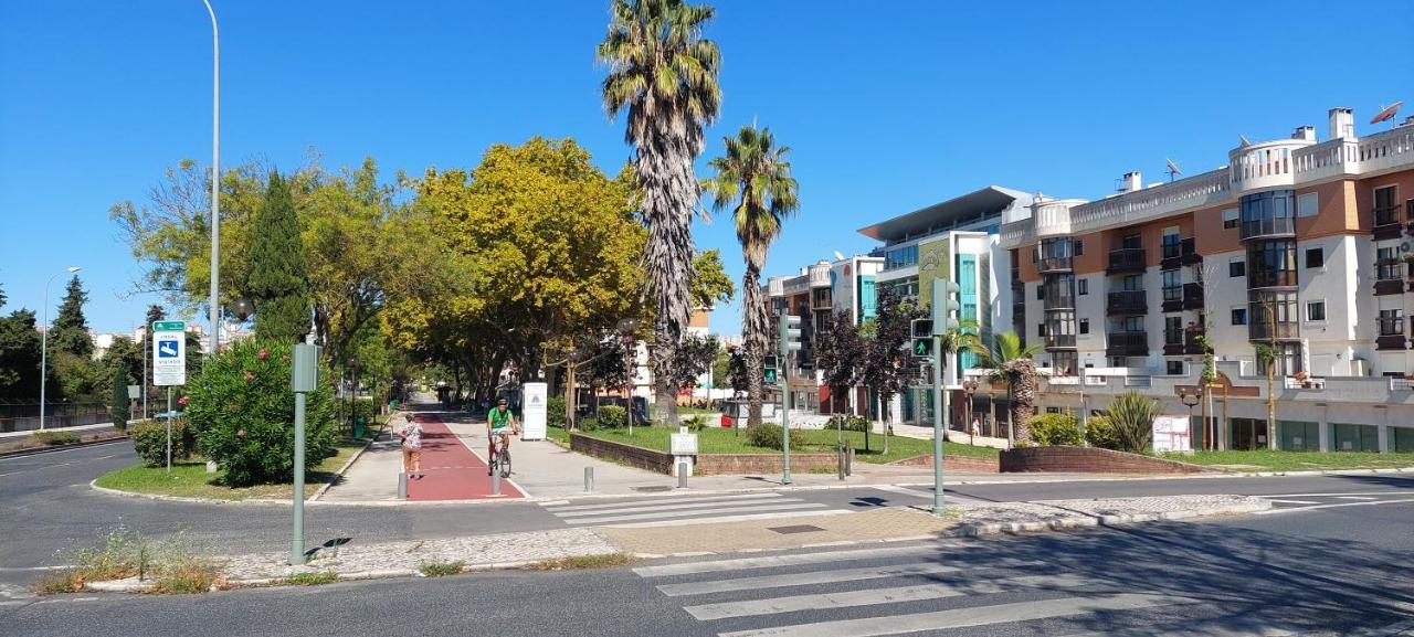 Ferienwohnung Enjoy Lisbon Cascais Sintra 1200 Metres To Metro Blue Line Sintra Rail Line Free Parking Amadora Exterior foto