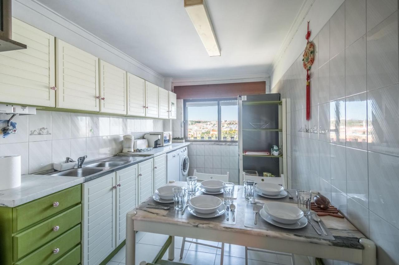 Ferienwohnung Enjoy Lisbon Cascais Sintra 1200 Metres To Metro Blue Line Sintra Rail Line Free Parking Amadora Exterior foto