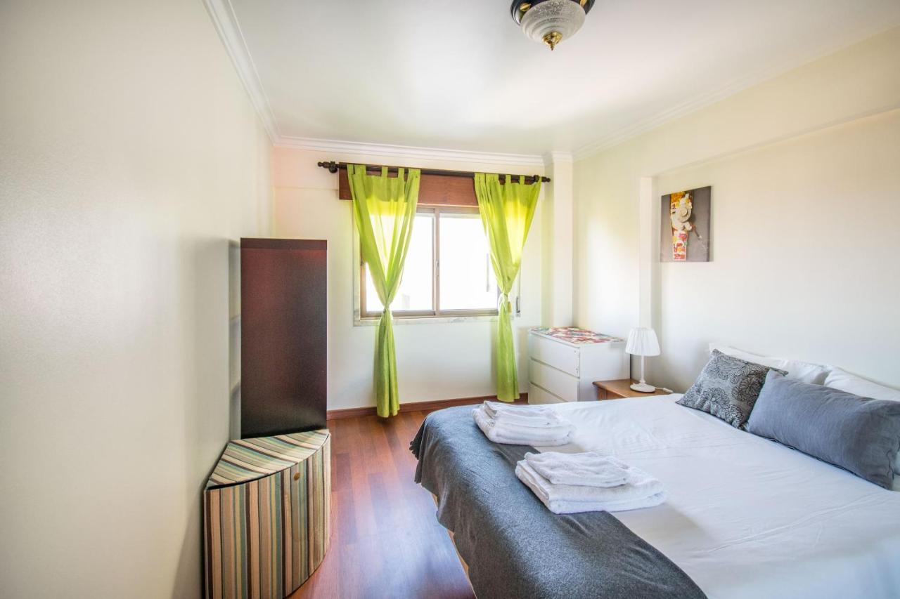 Ferienwohnung Enjoy Lisbon Cascais Sintra 1200 Metres To Metro Blue Line Sintra Rail Line Free Parking Amadora Exterior foto