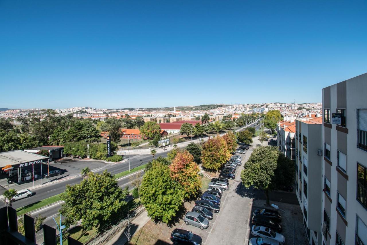 Ferienwohnung Enjoy Lisbon Cascais Sintra 1200 Metres To Metro Blue Line Sintra Rail Line Free Parking Amadora Exterior foto