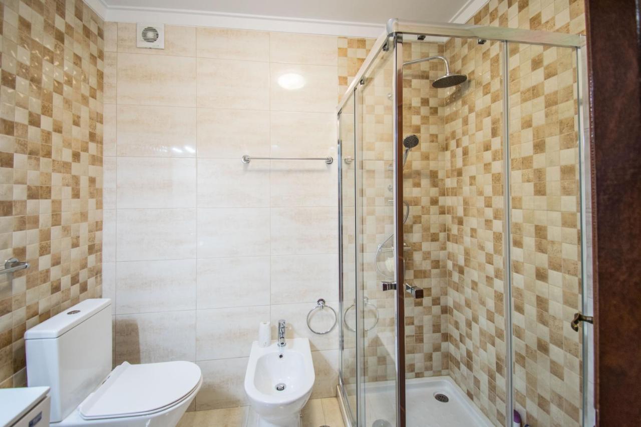 Ferienwohnung Enjoy Lisbon Cascais Sintra 1200 Metres To Metro Blue Line Sintra Rail Line Free Parking Amadora Exterior foto