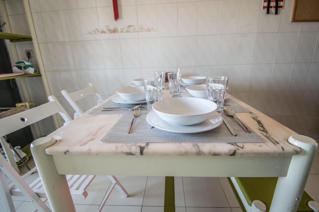 Ferienwohnung Enjoy Lisbon Cascais Sintra 1200 Metres To Metro Blue Line Sintra Rail Line Free Parking Amadora Exterior foto