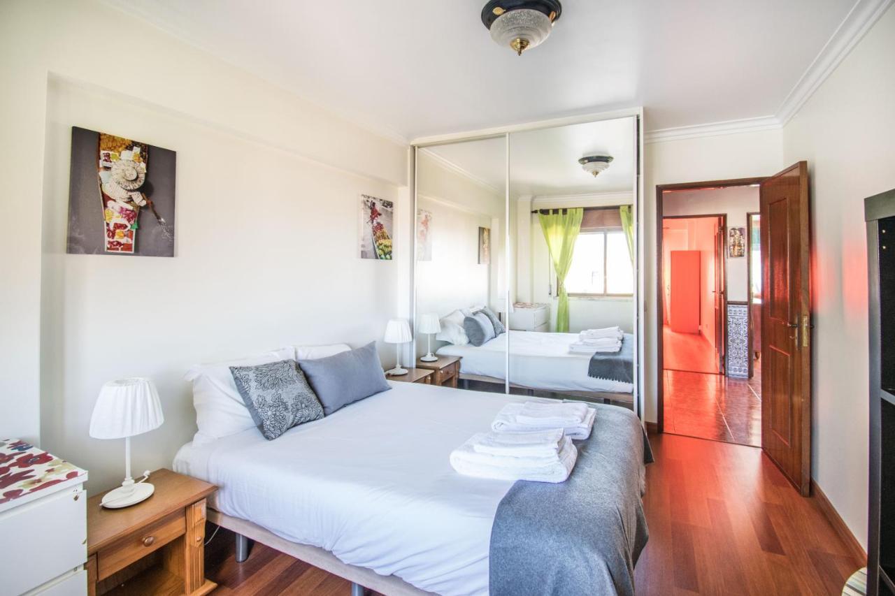 Ferienwohnung Enjoy Lisbon Cascais Sintra 1200 Metres To Metro Blue Line Sintra Rail Line Free Parking Amadora Exterior foto