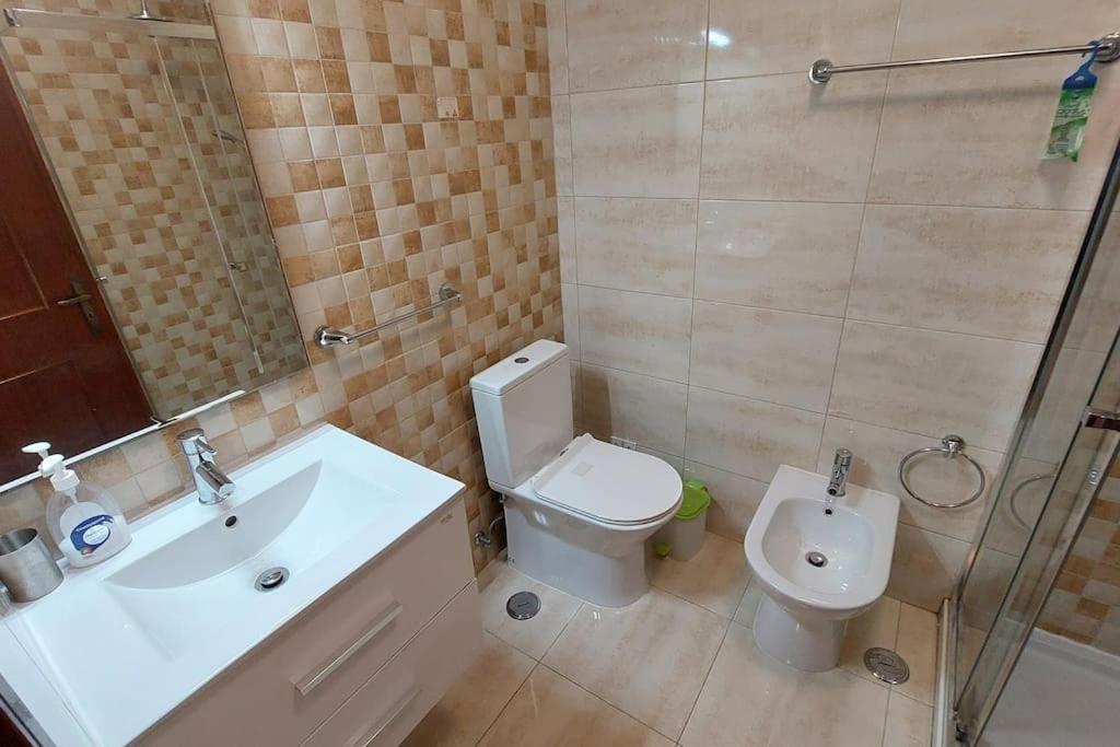 Ferienwohnung Enjoy Lisbon Cascais Sintra 1200 Metres To Metro Blue Line Sintra Rail Line Free Parking Amadora Exterior foto