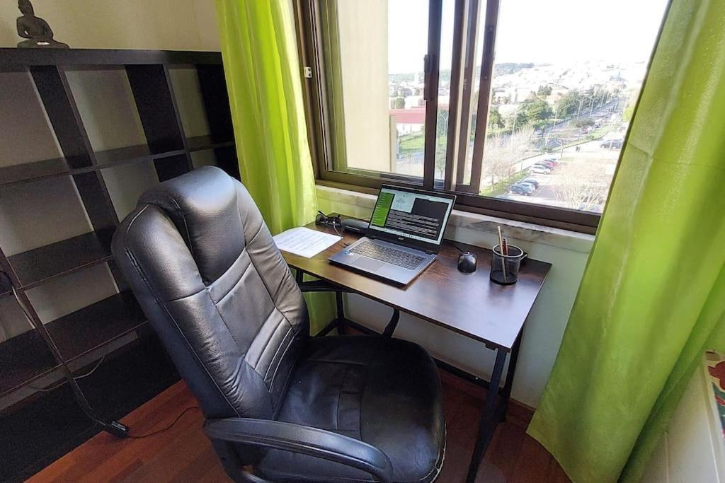 Ferienwohnung Enjoy Lisbon Cascais Sintra 1200 Metres To Metro Blue Line Sintra Rail Line Free Parking Amadora Exterior foto